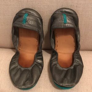 Tieks Metallic Pewter w/ Box, Flower & Travel Case